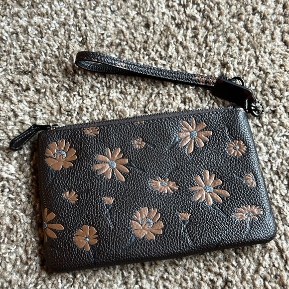 Coach wildflowers wristlet - Picture 3 of 7